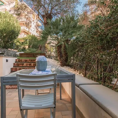 Ariston & Casino - Con Giardino E Garage アパート サンレモ